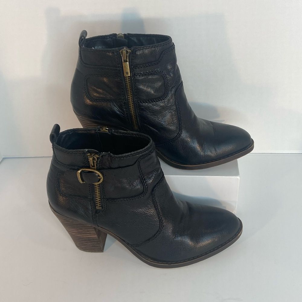 Lucky Brand Women’s Everalda Black Leather Ankle Stacked Heel Booties Size-8.5